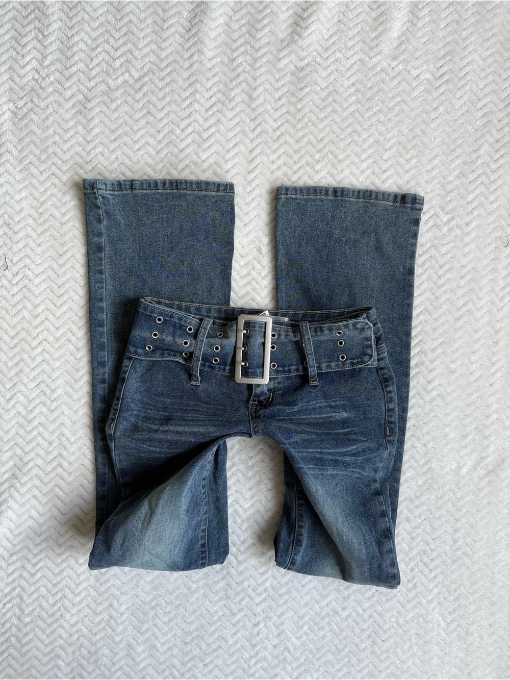 2000s Low/Mid Rise Slim Bootcut Jeans a/ Belt Size 3
